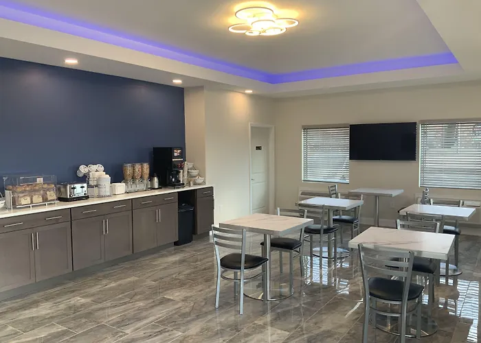 Days By Wyndham Il Troy